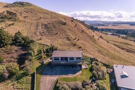 Whareroa Village House | Whareroa Lake View House