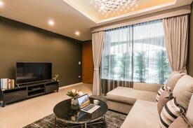 Sukhumvit House | Renovated Private 4 BR Townhouse @ BTS ONNUT