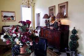 Fredericksburg Apartment | Angel Inn Fredericksburg on Main Street