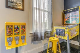 St. Bernard House | ★ ARCADE HOUSE ★ SLEEPS 16+ ★ 16 BEDS ★ FOR GROUPS