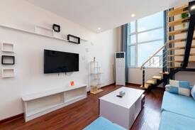 Daiyue Apartment | 艾尚佳～泰山脚下万达商圈简约时尚Loft瞰山观景大床房