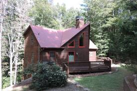Ellijay Cabin | Whispering Pines - 3 Bedroom 3 Bath Cabin with Game Room, Hot Tub & Internet in the Coosawattee River Resort