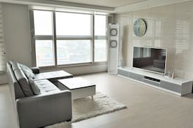Asan Apartment | SPACIOUS, MINIMALIST "E.G. the One" APARTMENT