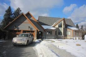 Memphremagog Regional County Municipality Villa | Chateau Moose on the Lake