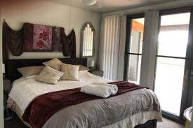 The Summit House | Tranquil cottage, large deck, views surrounding,