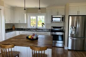 Malahat House | Above it all Guest suite Shawnigan Lake