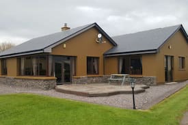 Dingle House | Emlagh cottage overlooking Dingle harbour and bay