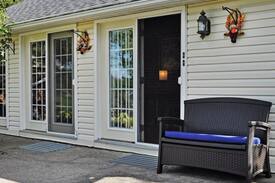 Jordan Station House | Centennial House BnB (Breakfast Incl.) 3 beds-pool