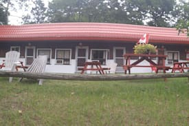Wymbolwood Beach House | Cabin at Wymbolwood Lodge