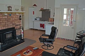 Omeo House | JJ's Omeo Accommodation Cottage