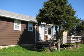 Wallace Cabin | Beachfront Cottage in Fox Harbour