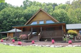 Lewisburg Cabin | Hilltop Lodge South of Nashville, 1 mile from I-65