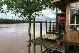 Shreveport Villa | Red River Chalet