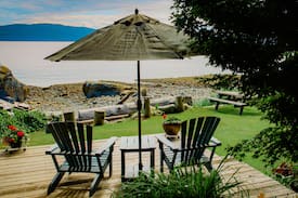 Brew Bay Cabin | Whale Rock Cottage - Perched on the Water's Edge