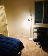 Lancaster House | Queen Bed Private Room with Shared Bath (2)