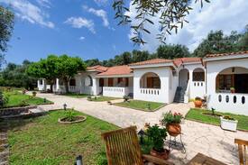 Parga Apartment | Beautiful quiet apartment with balconies & garden