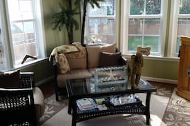 Johns Island House | 2BR Johns Island home near lake