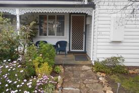Penola House | Travellers Rest B & B- Cottage 2 min walk to town