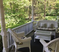 Historic Old Town Cabin | Periwinkle Cottage with a private pool & garden