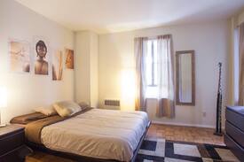 La Brea Apartment | Zen Fancy Room in Beverly Hills