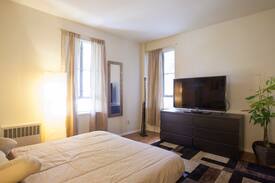 La Brea Apartment | Zen Fancy Room in Beverly Hills