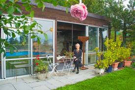 Meilen District House | Cozy Bungalow in lush Garden