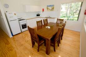 Naturaliste Villa | Sea Breeze East Chalet Yallingup