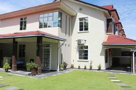 Bukit Indah House | Home2U Holiday Home Bukit Indah, JB