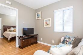 South Redondo Apartment | Casa Pacifico: AC+Parking + 5 min walk to beach!