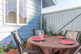 South Redondo Apartment | Casa Pacifico: AC+Parking + 5 min walk to beach!