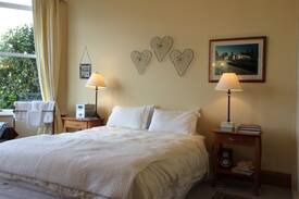 Wellington House | Adstock House: Free Prkng Great Views Pet Friendly