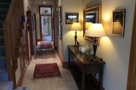 Wellington House | Adstock House: Free Prkng Great Views Pet Friendly
