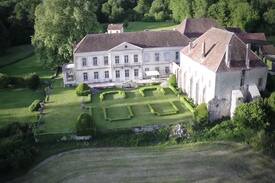 Talus-Saint-Prix Villa | Historical Cottage Abbey Champagne