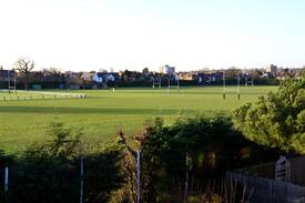 South Acton Apartment | AWESOME OVERLOOKING RUGBY GROUND WHOLE FLAT WI FI