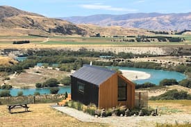 Queensberry House | Blue Riverview Tiny House - AMAZING River Views!!