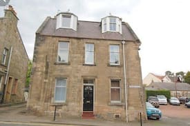 Aberdour Apartment | Aberdour Seaside Haven / Edinburgh Festival Base