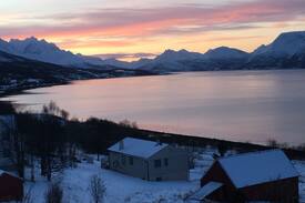 Tromso Villa | Jiehkkevarri Lodge, Lyngen Alps
