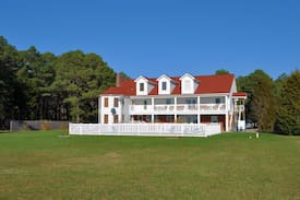 Cambridge House | Captains Quarters on The Bay
