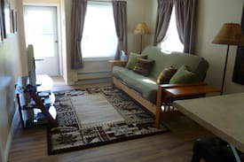 Fairview House | Cozy Cabin in the heart of the City