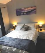 Australind House | Bright friendly, home from home. Room 1