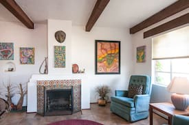 Blenman-Elm House | GAIL'S ARTIST RETREAT AND GUEST ROOM
