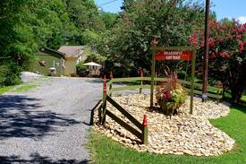 Maryville House | US 129 The Dragonfly Cottage ~ Keyless entry!