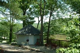 Woodridge Cabin | CHARMING ONE ROOM "GAZEBO" COTTAGE