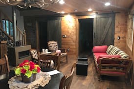 Ashford Cabin | Totem Lodge with HOT TUB 5 miles from Mt. Rainier