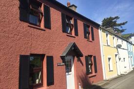 New Quay House | Llareggub Cottage Close to beach,sea views,Wi-fi
