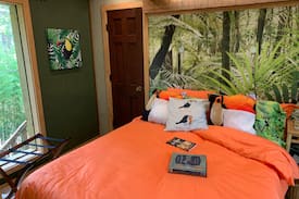 Arkadelphia Cabin | The Treehouse is a quiet and peaceful retreat.