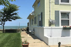 Oak Harbor Cabin | Sunny Disposition - Lake Erie Lakefront!