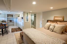 Frederick House | Uptown Alley Cat Studio Apartment