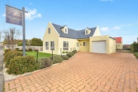 Evandale House | Van Diemens Cottage