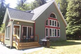 Ashford Villa | Blue Jay Hollow - 12 private acres - Hot Tub